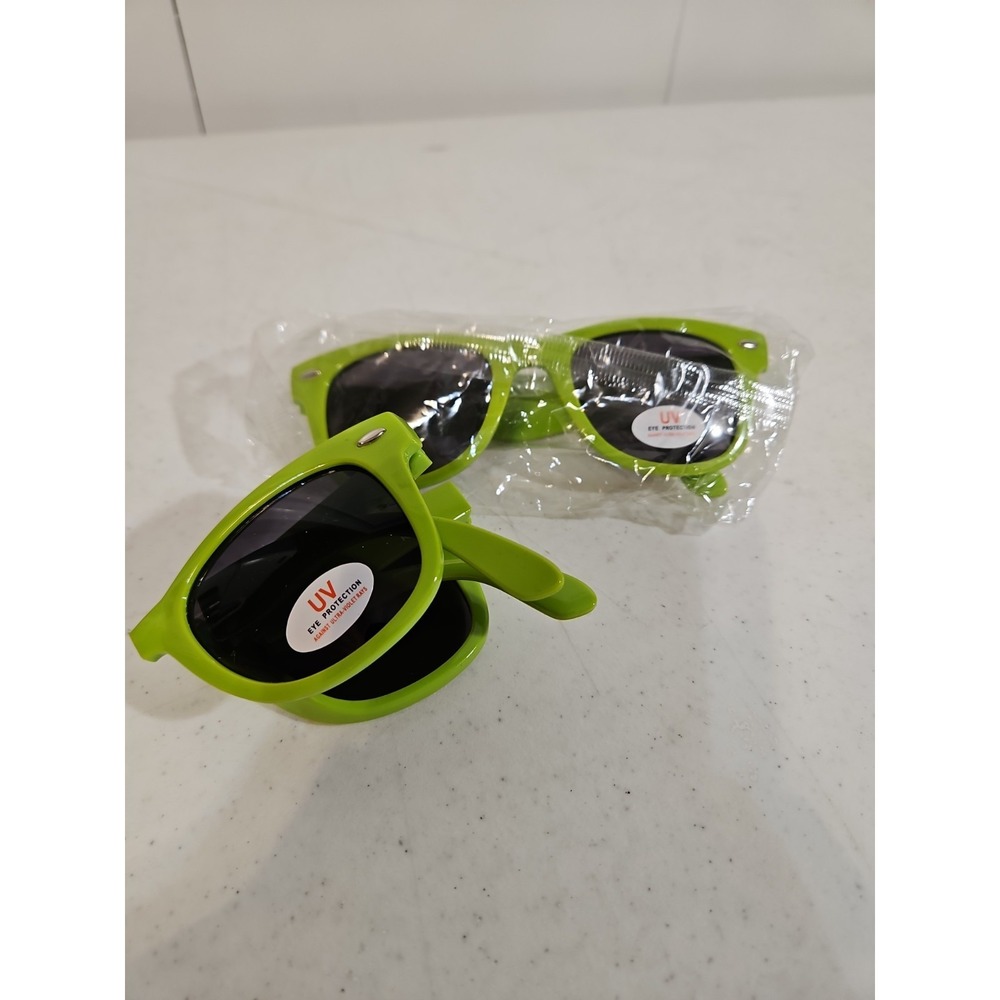 Unisex Sunglasses Green UV Protection Foldable 2 Pair Cool Glasses